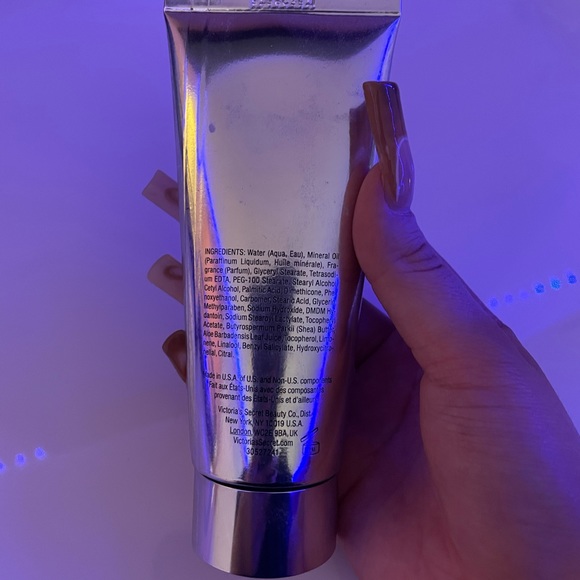Victoria Secret Bombshell Lotion - Picture 2 of 2